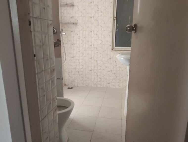 Bathroom, gaur-city-4th-avenue 2 Bedroom 910 Sq.Ft. Apartment In Sector 4 Greater Noida Greater Noida 10360386