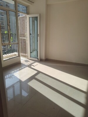 Room in 2 BHK Apartment at Gaur City 4th Avenue, Sector 4 Greater Noida – for Rent