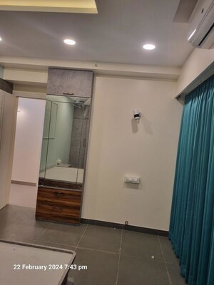 Room in 3 BHK Apartment at Balaji Vertu, Wadala – for Rent