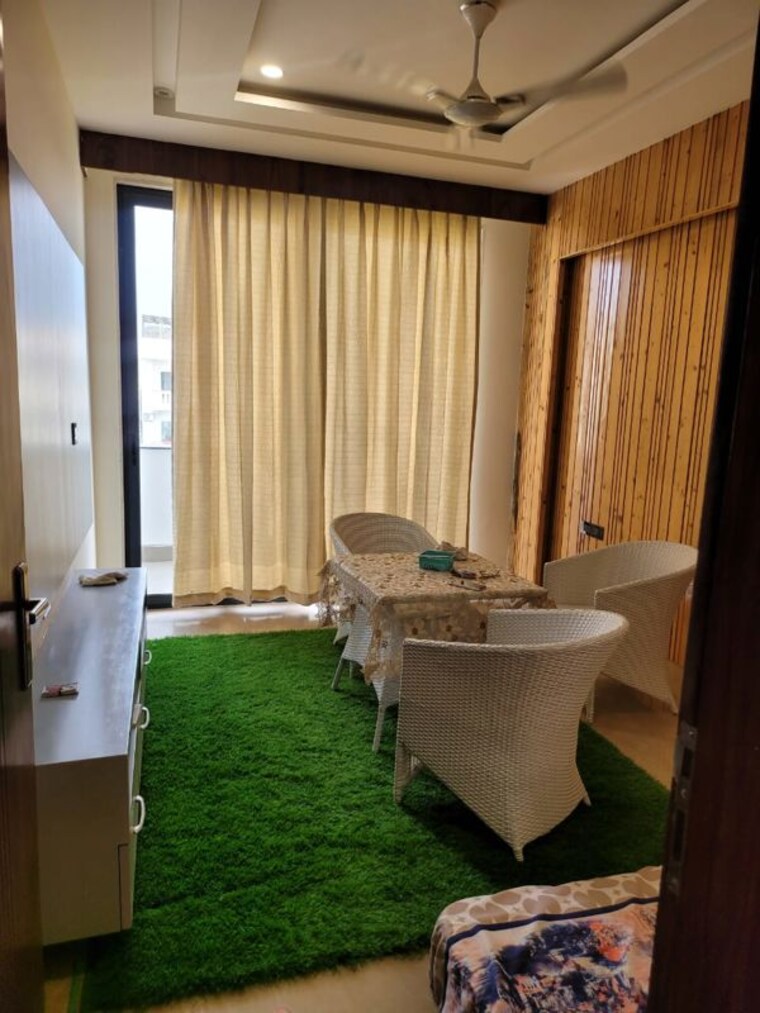 Team Area, sushant lok i 4 Bedroom 200 Sq.Yd. Builder Floor In Sushant Lok I Gurgaon 10360404