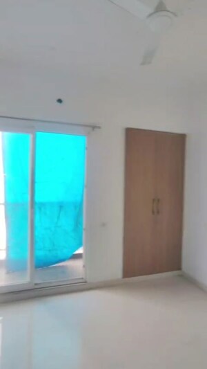 Room in 3 BHK Apartment at Arihant Abode, Sector 10 Greater Noida – for Sale