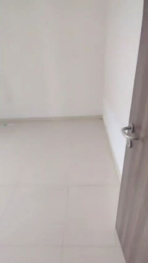 Room in 3 BHK Apartment at Arihant Abode, Sector 10 Greater Noida – for Sale