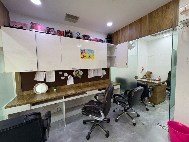 Team Area, netaji subhash place Commercial Office Space 1300 Sq.Ft. In Netaji Subhash Place Delhi 10360385