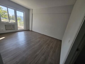 Room in 3.5 BHK Apartment at Silverglades The Melia First Citizen, Sohna Sector 35 – for Sale