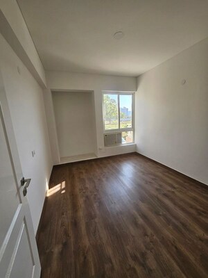 Room in 3.5 BHK Apartment at Silverglades The Melia First Citizen, Sohna Sector 35 – for Sale