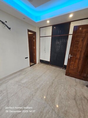 Room in 2 BHK Builder Floor at Sector 51 – for Rent
