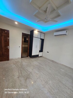 Room in 2 BHK Builder Floor at Sector 51 – for Rent