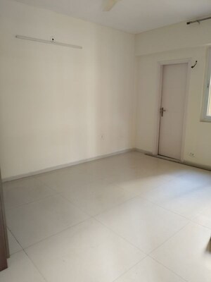 Room in 3 BHK Apartment at Tulip Violet, Sector 69 – for Sale