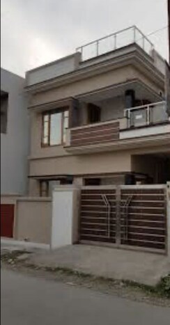 4 BHK + Pooja Room,Servant Room,Study Room,Extra Room,Basement,Store Room Independent House For Sale in Sector 10