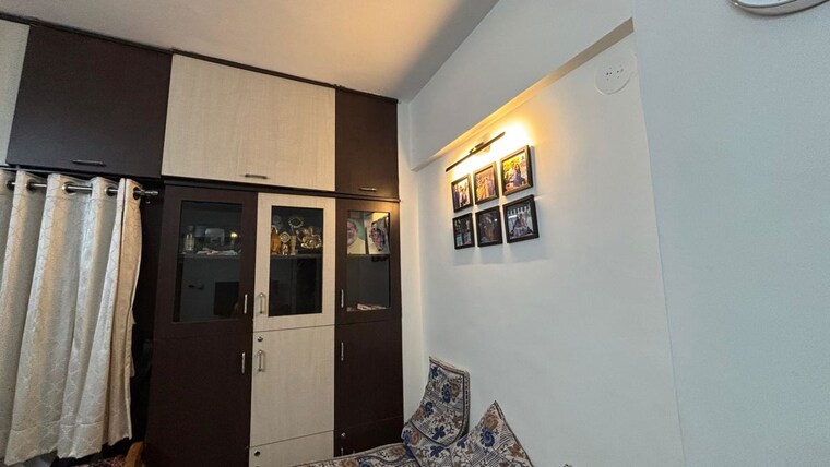  Parking, karishma-society 1 Bedroom 550 Sq.Ft. Apartment In Kothrud Pune 10360529