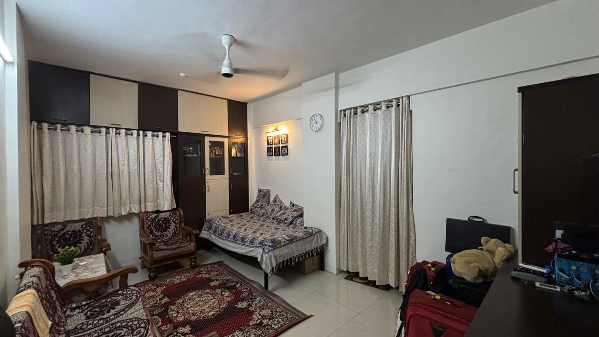 1 BHK + Servant Room 550 Sq.Ft. Apartment in Karishma Society
