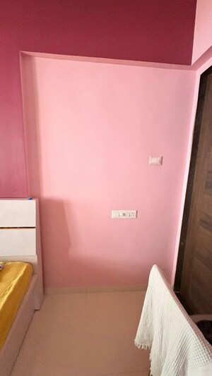 Room in 3.5 BHK Apartment at Amanora Future Towers, Hadapsar – for Rent