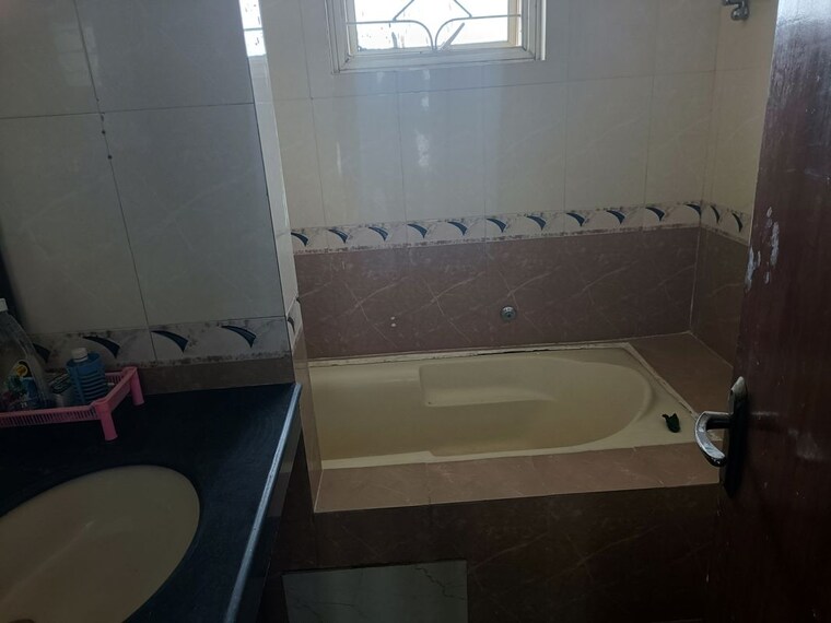 Bathroom, parsvnath-green-ville 3 Bedroom 2050 Sq.Ft. Apartment In Sector 48 Gurgaon 10360585