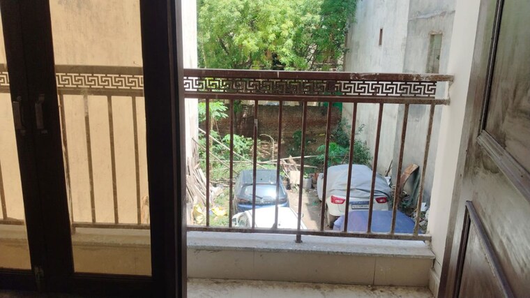 Balcony, freedom fighters enclave 2 Bedroom 850 Sq.Ft. Builder Floor In Freedom Fighters Enclave Delhi 10360582