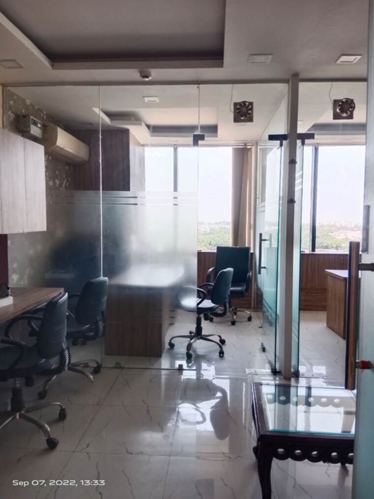 Team Area, netaji subhash place Commercial Office Space 1000 Sq.Ft. In Netaji Subhash Place Delhi 10360603