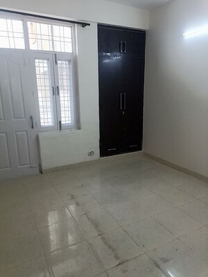 Room in 3 BHK Apartment at Vipul Greens, Sector 48 – for Rent