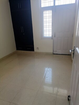 Room in 3 BHK Apartment at Vipul Greens, Sector 48 – for Rent