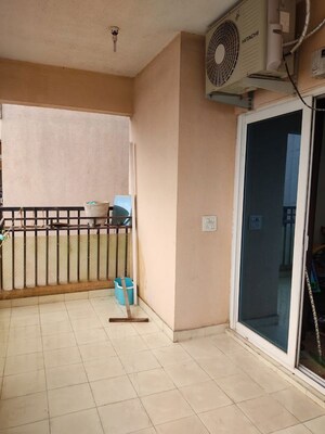 2 BHK Apartment For Rent in Gaur City 2 - 14th Avenue, Sector 16c Greater Noida