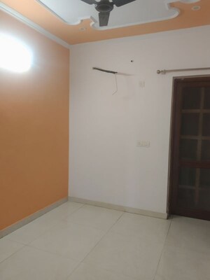 Room in 2 BHK Builder Floor at Sector 21c – for Rent