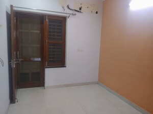 Room in 2 BHK Builder Floor at Sector 21c – for Rent