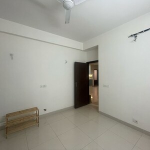 Room in 3 BHK Apartment at BPTP Amstoria, Sector 102 – for Rent
