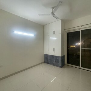 Room in 3 BHK Apartment at BPTP Amstoria, Sector 102 – for Rent
