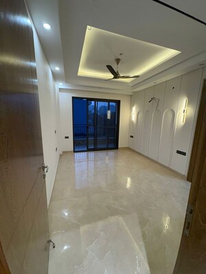Room in 3.5 BHK Apartment at Conscient Heritage Max, Sector 102 – for Rent