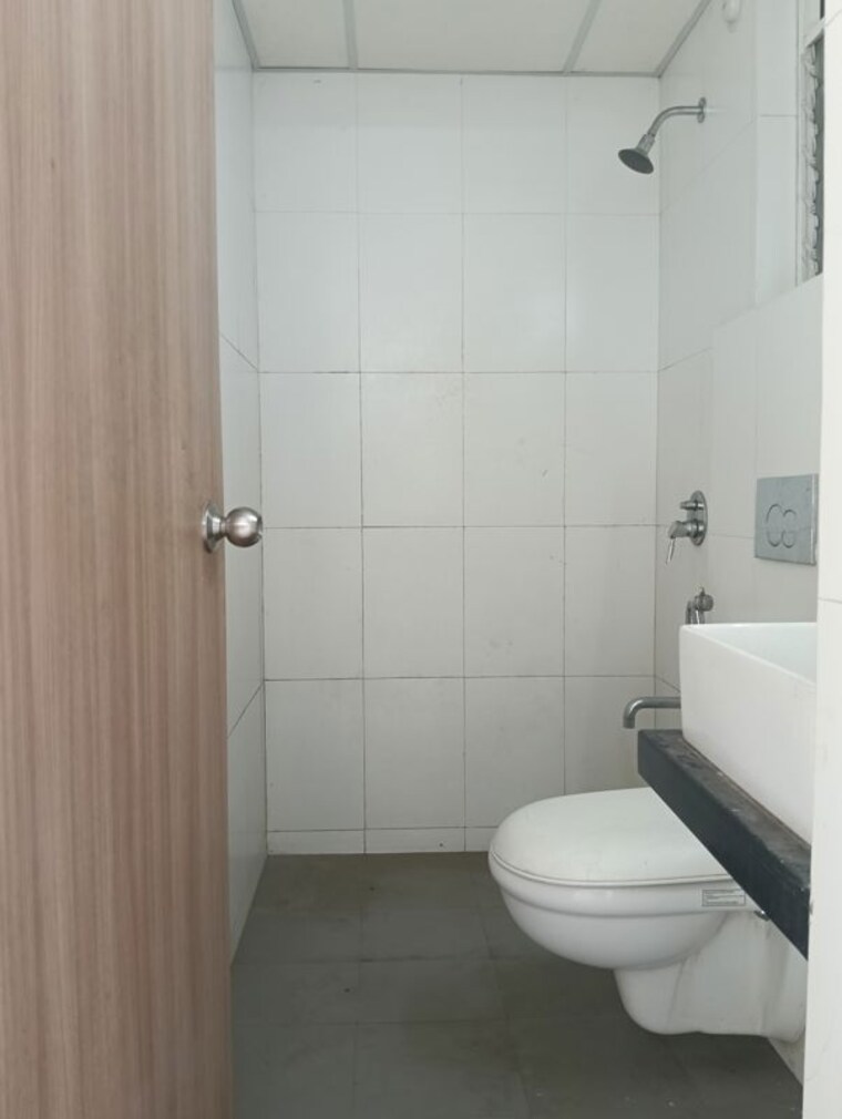 Attached Bathroom, godrej-emerald 1.5 Bedroom 550 Sq.Ft. Apartment In Ghodbunder Road Thane 10360632