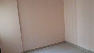 Room in 4 BHK Apartment at Sector 82 – for Rent