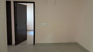 Room in 4 BHK Apartment at Sector 82 – for Rent