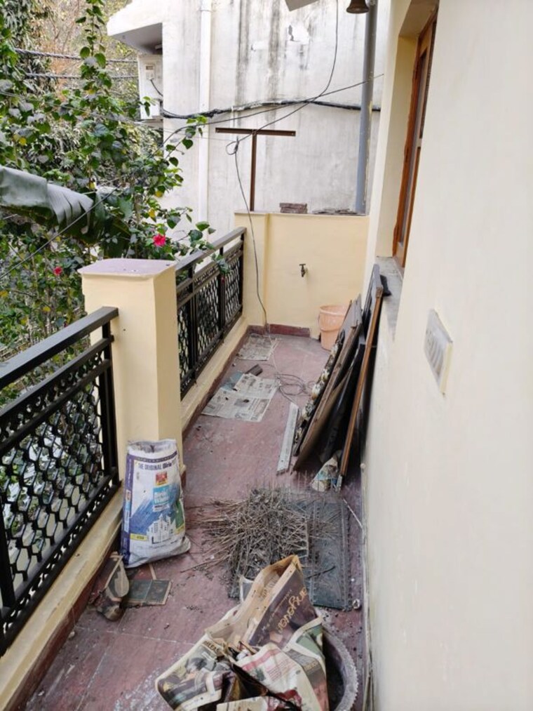 Balcony, mayur vihar 3.5 Bedroom 1250 Sq.Ft. Apartment In Mayur Vihar Delhi 10360678
