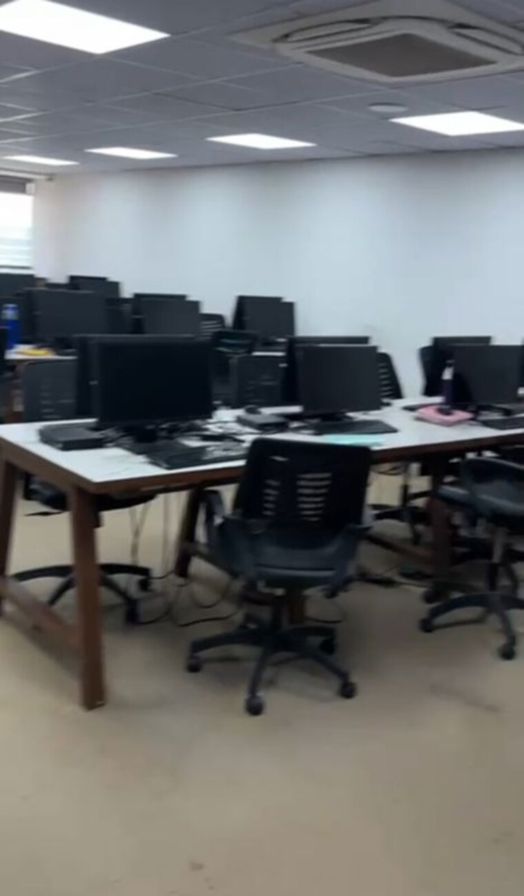 Team Area, zion-z-one Commercial Office Space 2524 Sq.Ft. In Bodakdev Ahmedabad 10360684
