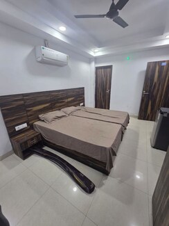 1 RkBuilder Floor For Rent in South City 1