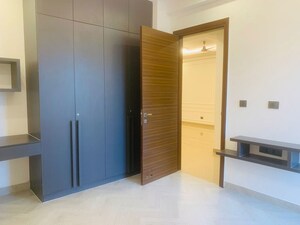 Room in 3 BHK Builder Floor at Vipul World Floors, Sector 48 – for Rent