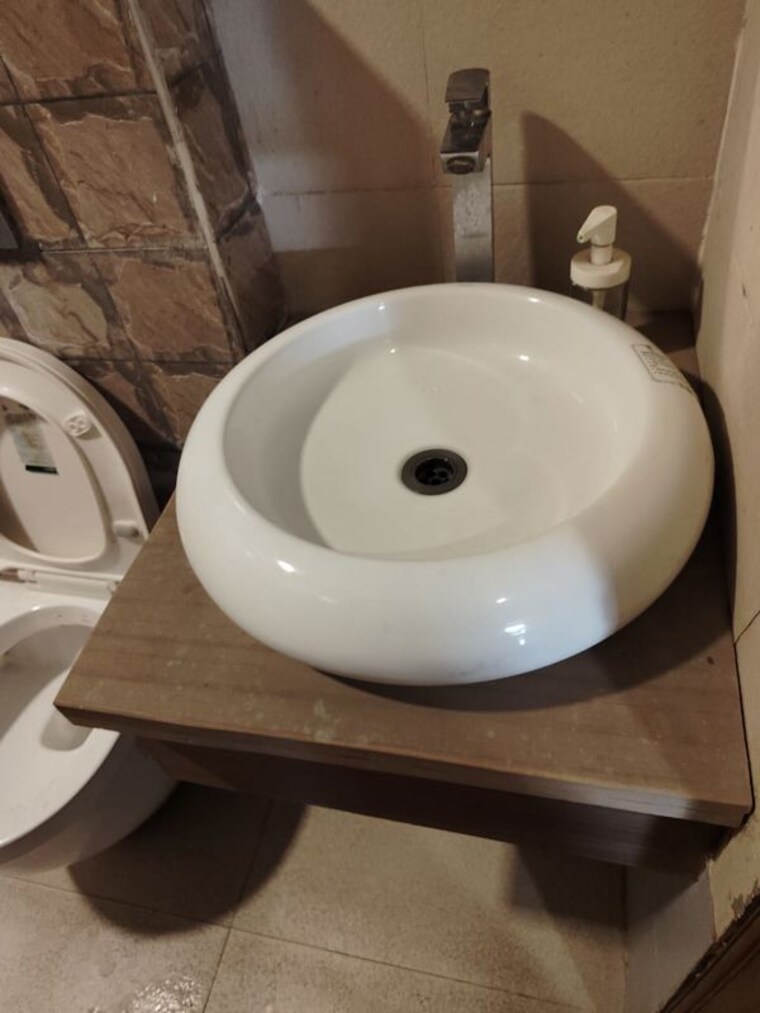 Bathroom, ardee-city 3 Bedroom 2700 Sq.Ft. Builder Floor In Sector 52 Gurgaon 10360715
