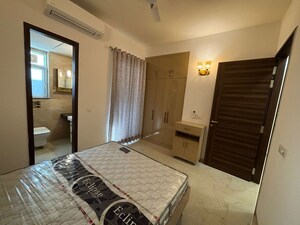 Bedroom in 2.5 BHK Builder Floor at Smart World Orchard, Sector 61 – for Rent