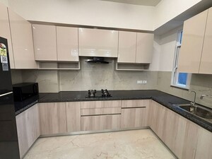 Kitchen in 2.5 BHK Builder Floor at Smart World Orchard, Sector 61 – for Rent