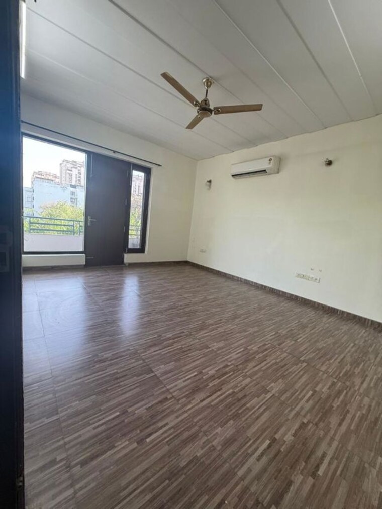 Room, south city 2 3 Bedroom 2700 Sq.Ft. Builder Floor In South City 2 Gurgaon 10360714