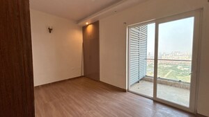 Room in 3 BHK Apartment at Supertech Supernova Nova Residences, Sector 94 – for Rent