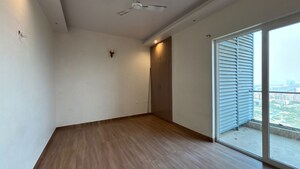 Room in 3 BHK Apartment at Supertech Supernova Nova Residences, Sector 94 – for Rent