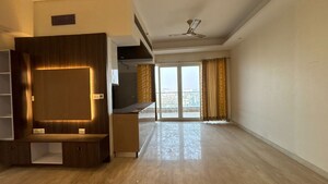 Room in 3 BHK Apartment at Supertech Supernova Nova Residences, Sector 94 – for Rent
