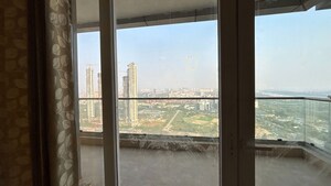 Room in 3 BHK Apartment at Supertech Supernova Nova Residences, Sector 94 – for Rent