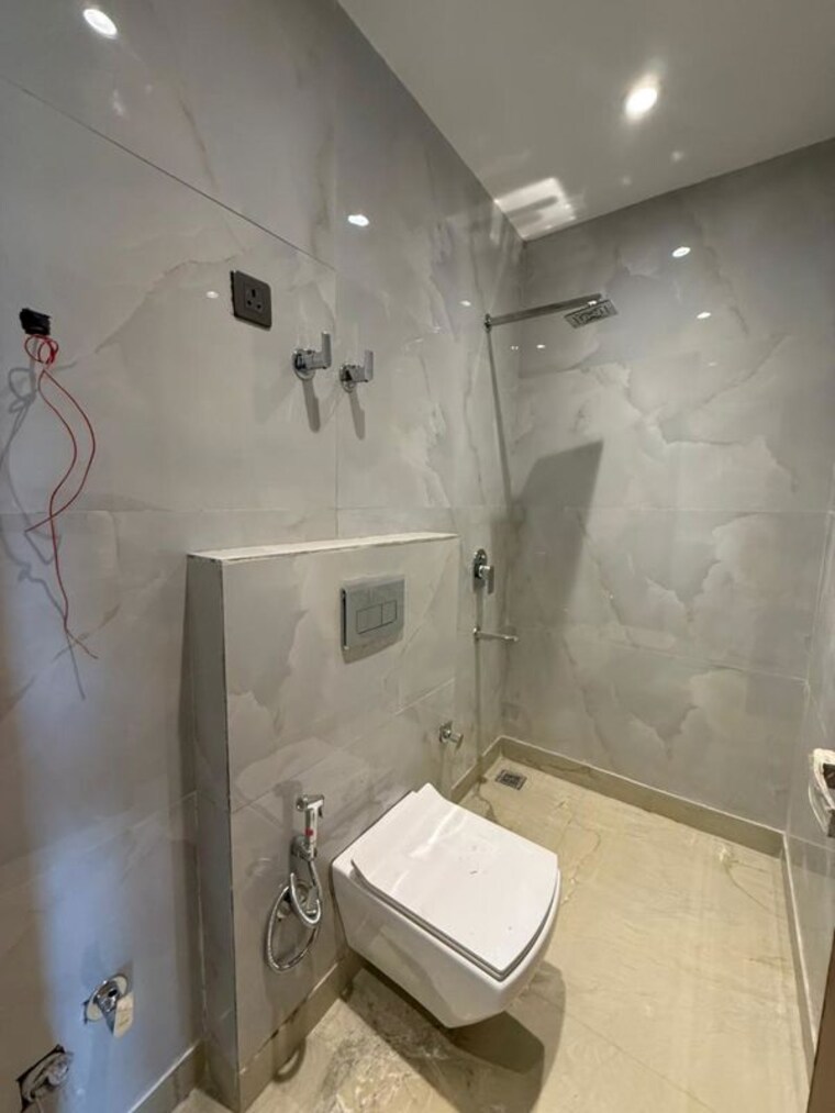 Bathroom, jungpura extension 3 Bedroom 1800 Sq.Ft. Apartment In Jungpura Extension Delhi 10360716