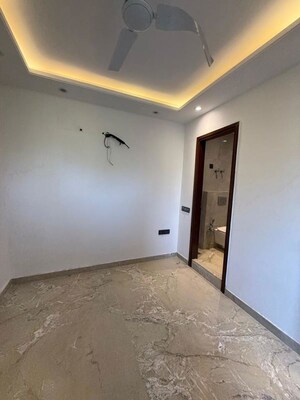 Room in 3 BHK Apartment at Jungpura Extension – for Sale