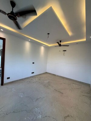 Room in 3 BHK Apartment at Jungpura Extension – for Sale