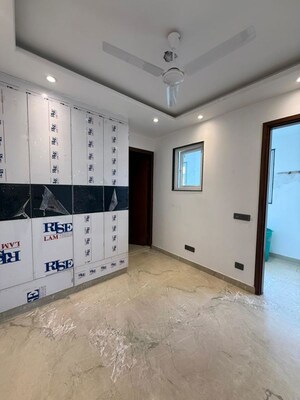 Team Area in 3 BHK Apartment at Jungpura Extension – for Sale