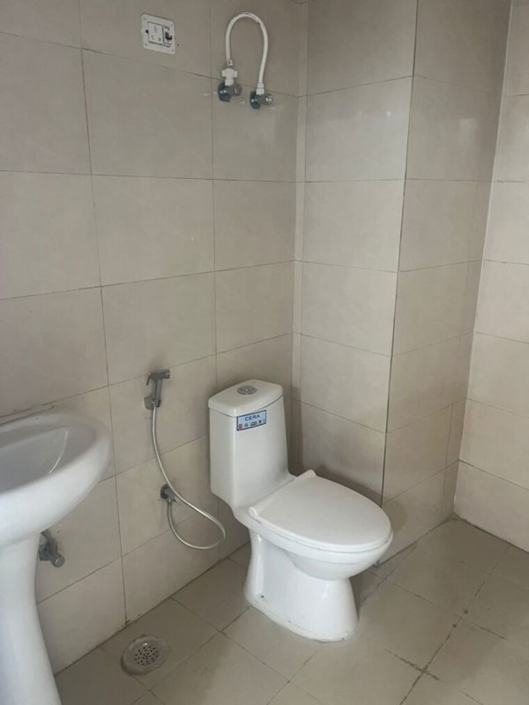 Bathroom, sector 1 3 Bedroom 1600 Sq.Ft. Builder Floor In Sector 1 Noida 9893393