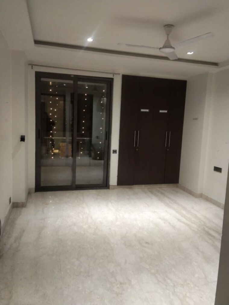 Room, jawahar nagar 3 Bedroom 2200 Sq.Ft. Apartment In Jawahar Nagar Delhi 10360733