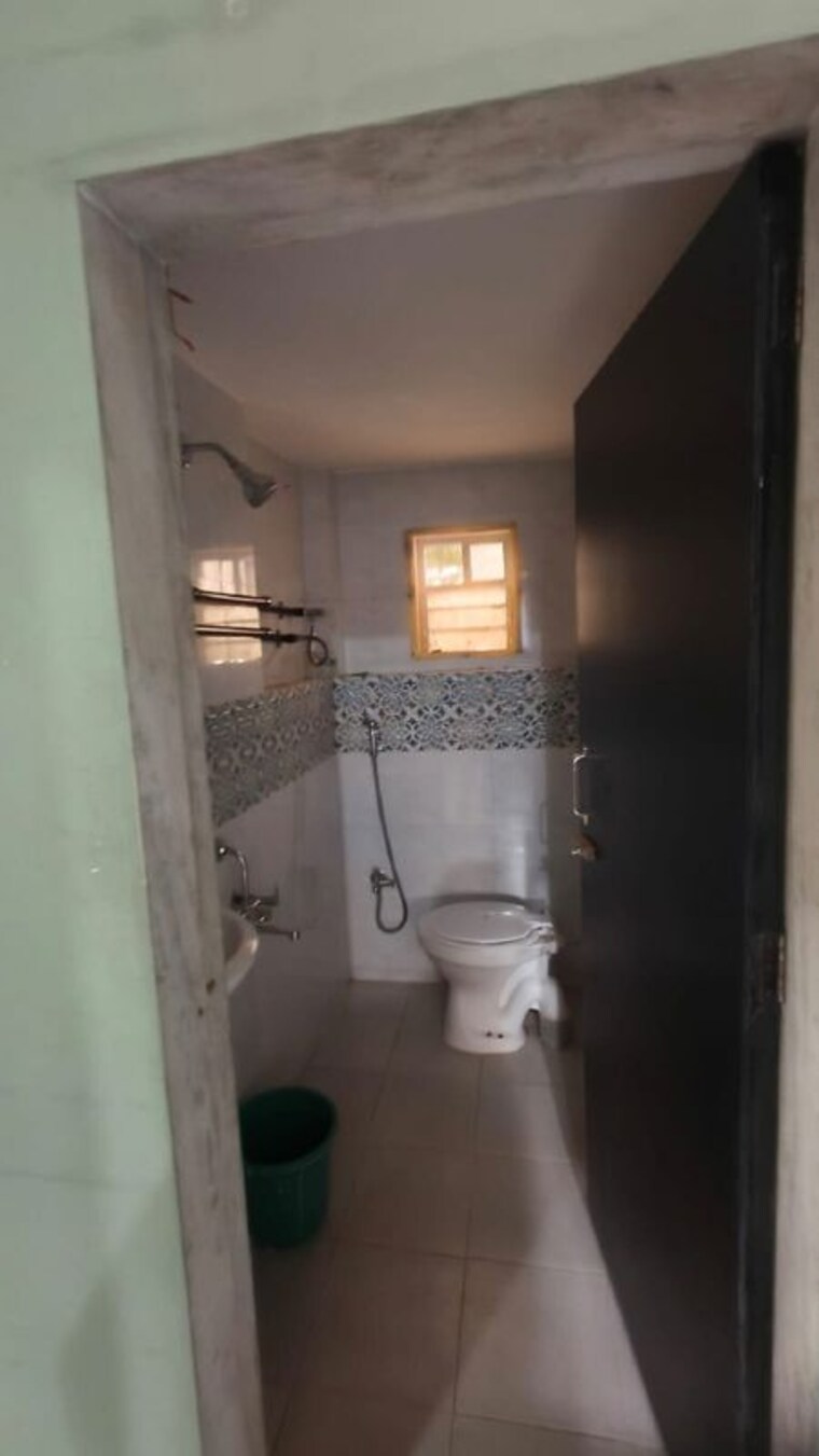 Bathroom, bandra west 2 Bedroom 700 Sq.Ft. Apartment In Bandra West Mumbai 10360743