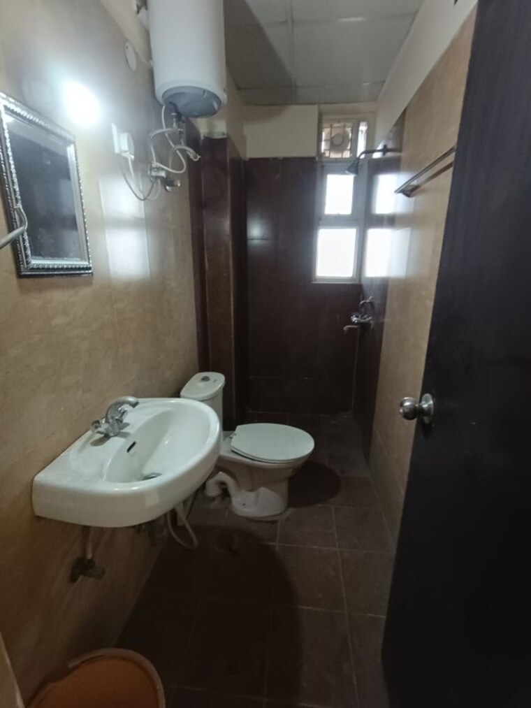 Bathroom, shakti-the-sky-lark-apartment 3.5 Bedroom 2000 Sq.Ft. Apartment In Sector 52 Gurgaon 10360745